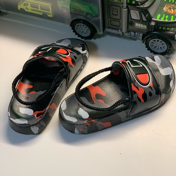 Champion Kids IPO Slide with Strap - Picture 5 of 7